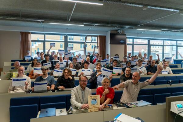 Deelnemers en begeleiders van de Beethoven Student Challenge 2026 bij TU Delft Campus Den Haag.