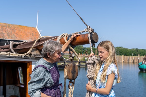 Maak kennis met schippersvrouw Willempje aan boord van hektjalk De Vier Gebroeders, foto Studio Merike